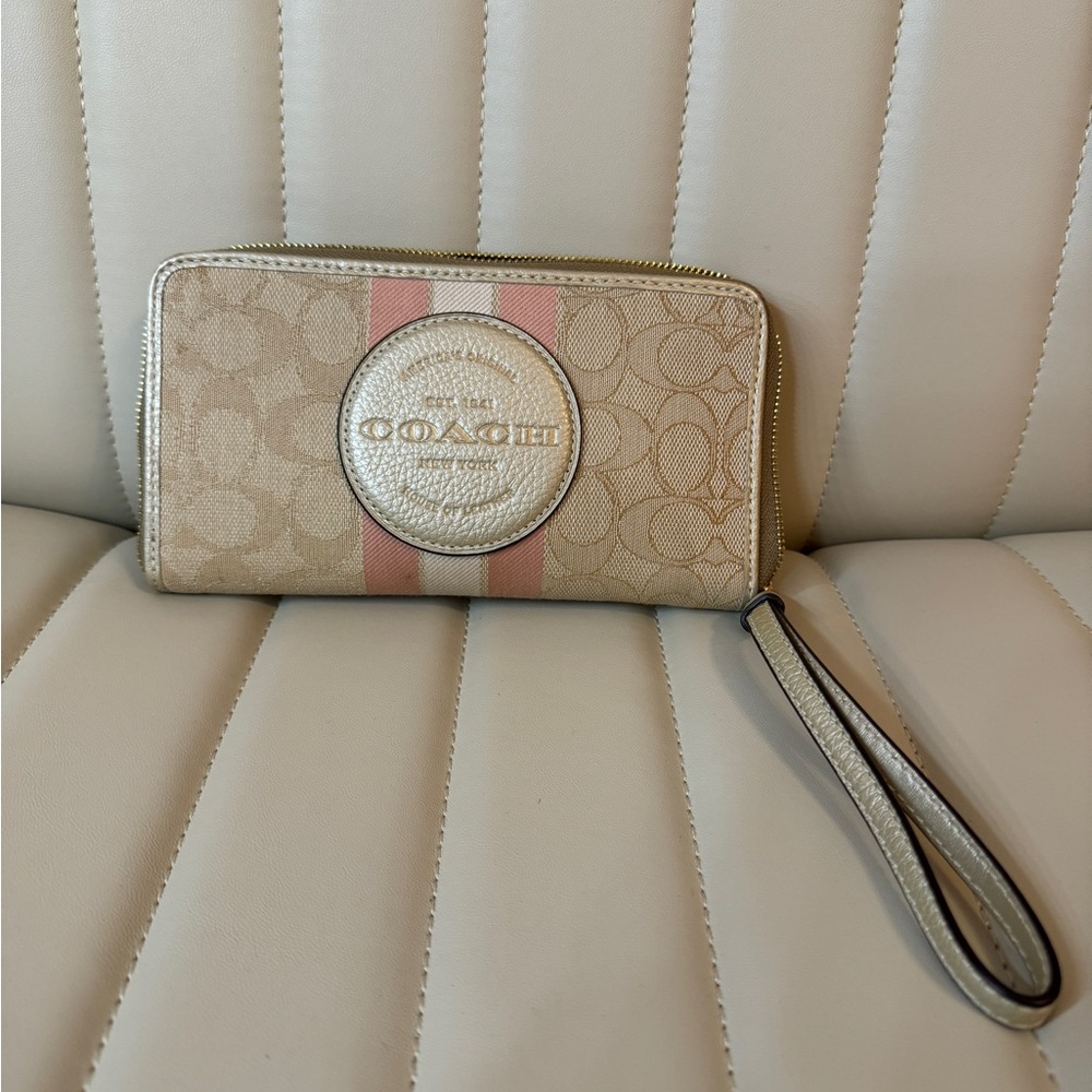 Dempsey Large Phone Wallet In Signature Jacquard With Stripe And Coach Patch